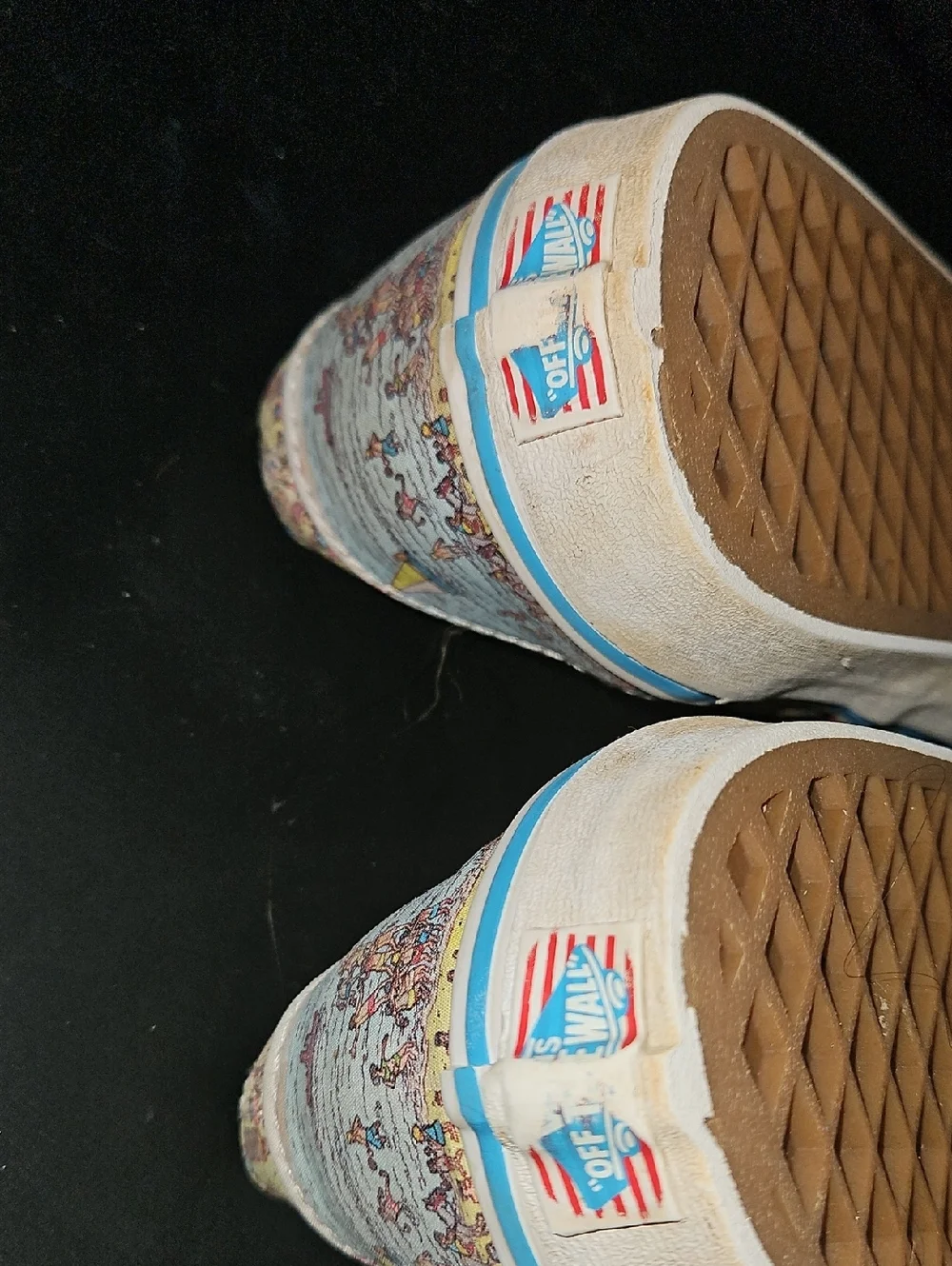 Vans Slip-On 'Where's Waldo' Print in Yellow & Red Size 9 Mens